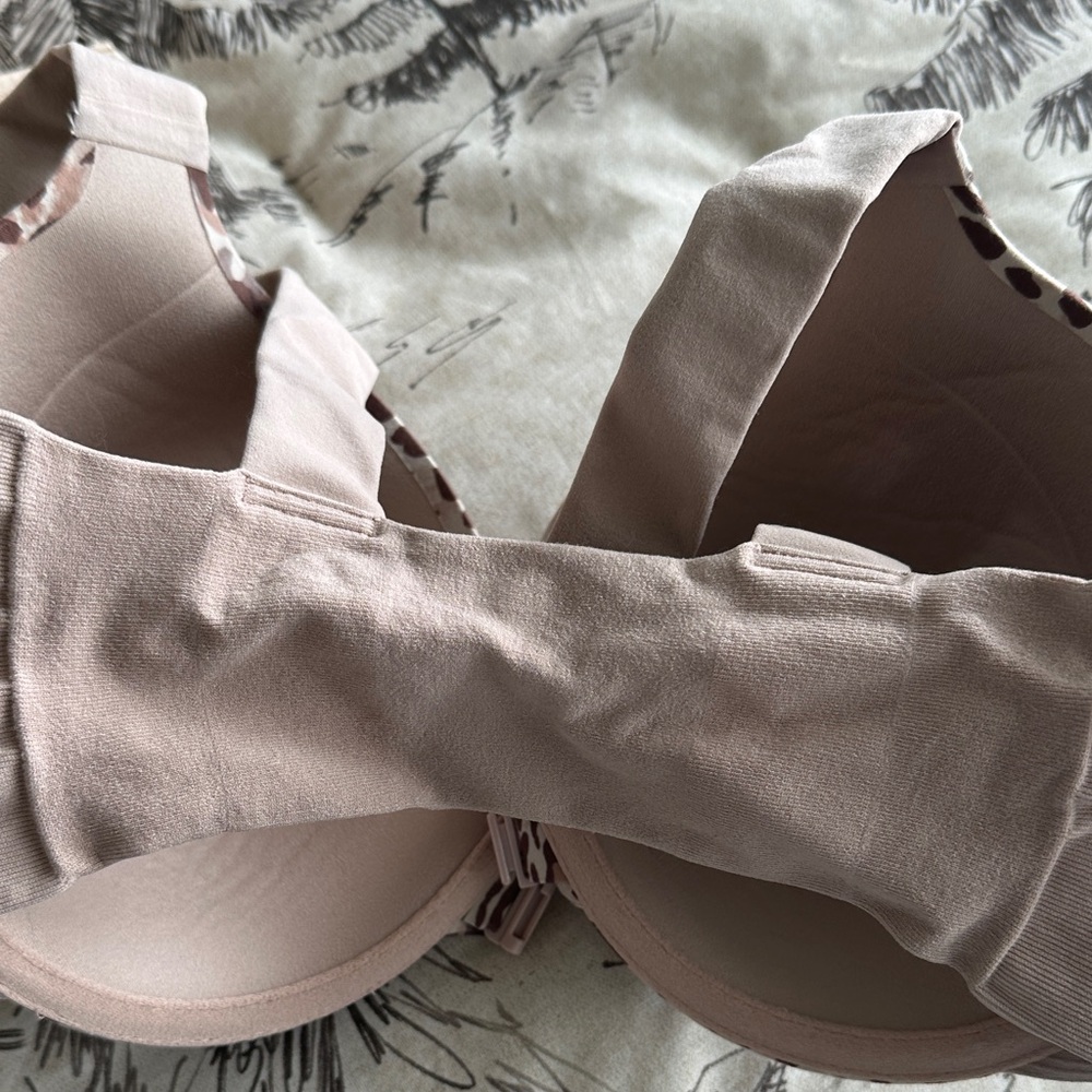Women’s Padded Bra set!  Brown and Cream 3 great like new bras - spanx, VS & - Picture 6 of 13